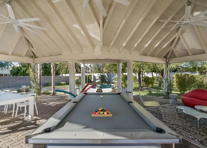 Smurf Haus - Luxuriously Small With Resort-like Pool *
