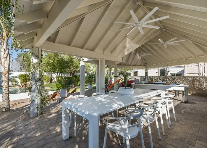 Smurf Haus - Luxuriously Small With Resort-like Pool Phoenix