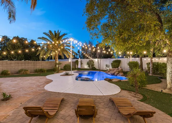 Smurf Haus - Luxuriously Small With Resort-like Pool