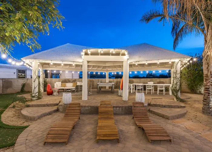 Smurf Haus - Luxuriously Small With Resort-like Pool Holiday home Phoenix