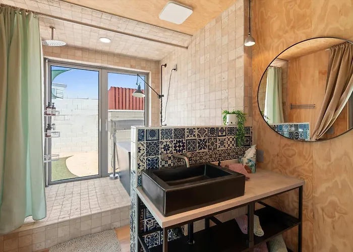Smurf Haus - Luxuriously Small With Resort-like Pool *