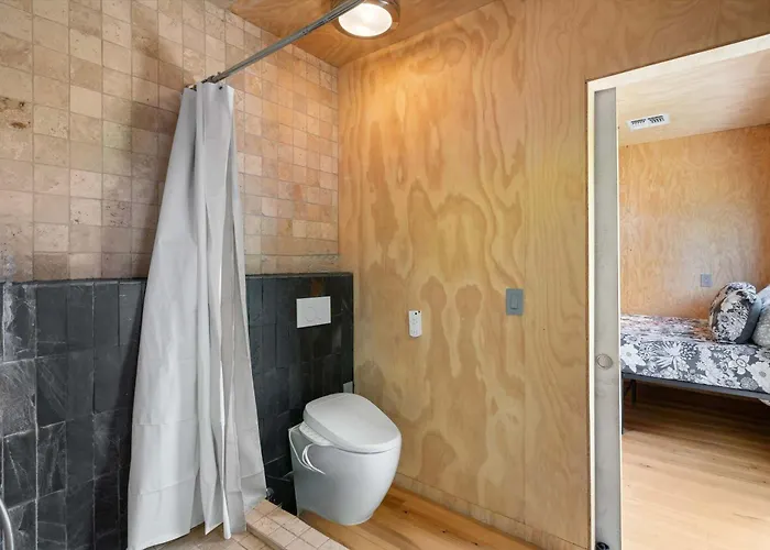 Smurf Haus - Luxuriously Small With Resort-like Pool Phoenix