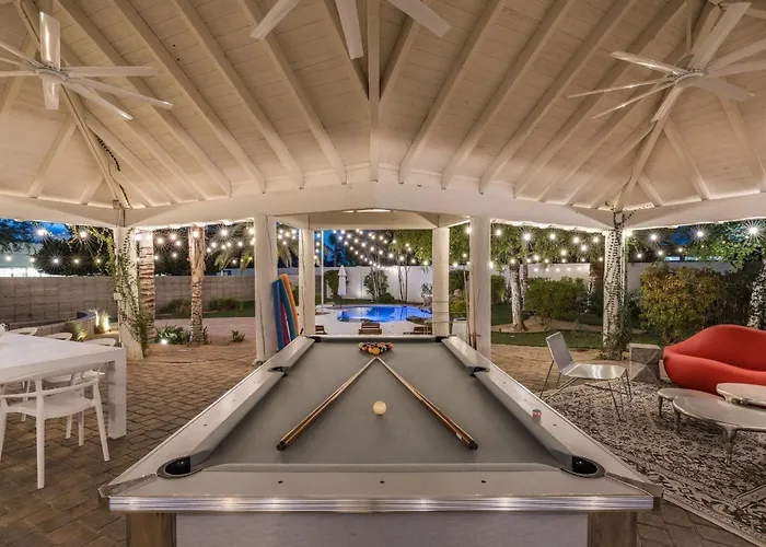 Smurf Haus - Luxuriously Small With Resort-like Pool Holiday home Phoenix