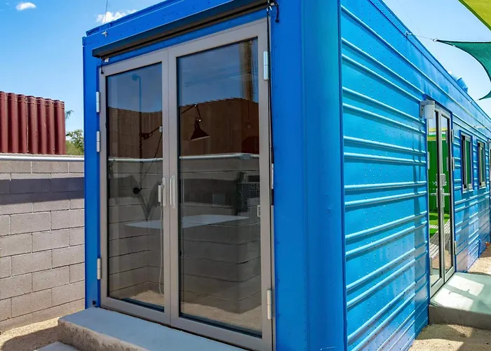 Smurf Haus - Luxuriously Small With Resort-like Pool Holiday home *