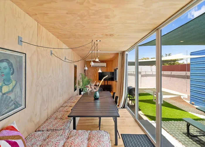 Smurf Haus - Luxuriously Small With Resort-like Pool