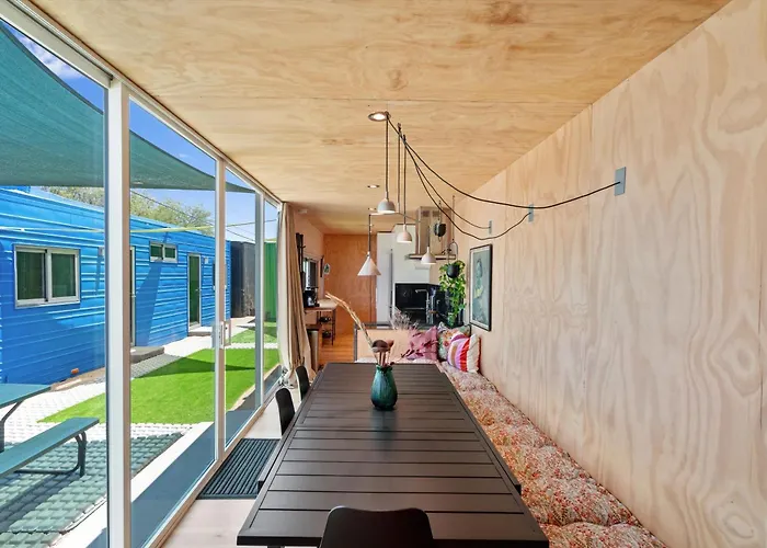 Smurf Haus - Luxuriously Small With Resort-like Pool Holiday home *