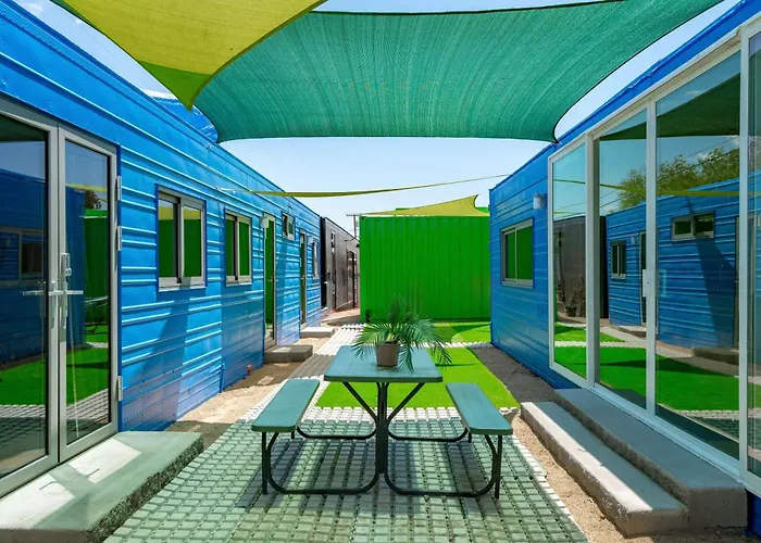 Smurf Haus - Luxuriously Small With Resort-like Pool