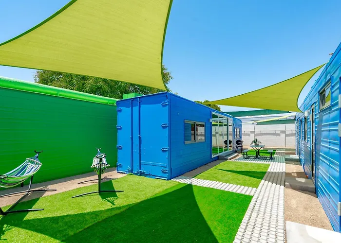 Smurf Haus - Luxuriously Small With Resort-like Pool