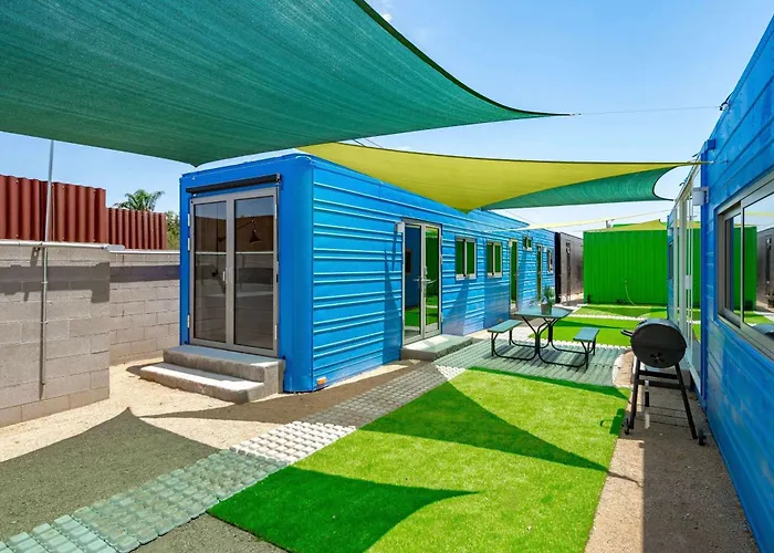 Smurf Haus - Luxuriously Small With Resort-like Pool Holiday home